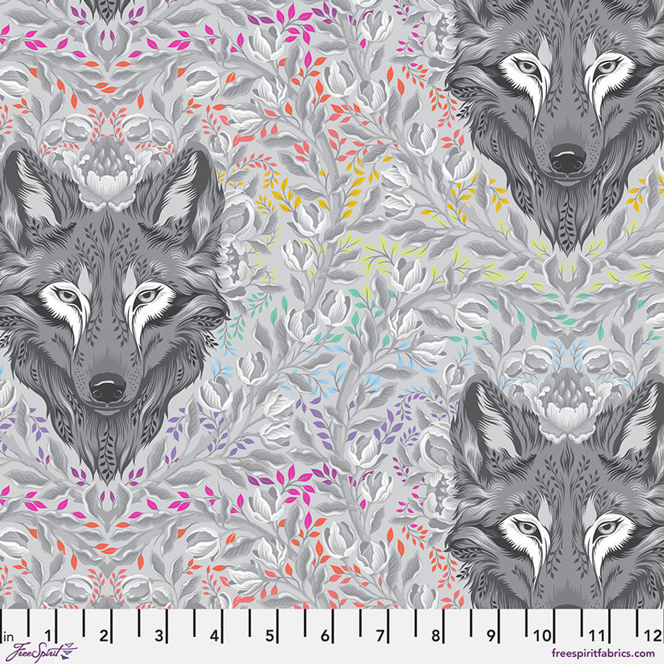 Tula Pink - True Colours Graywork 2025 - Wolf of Pink Street Fog PWTP256